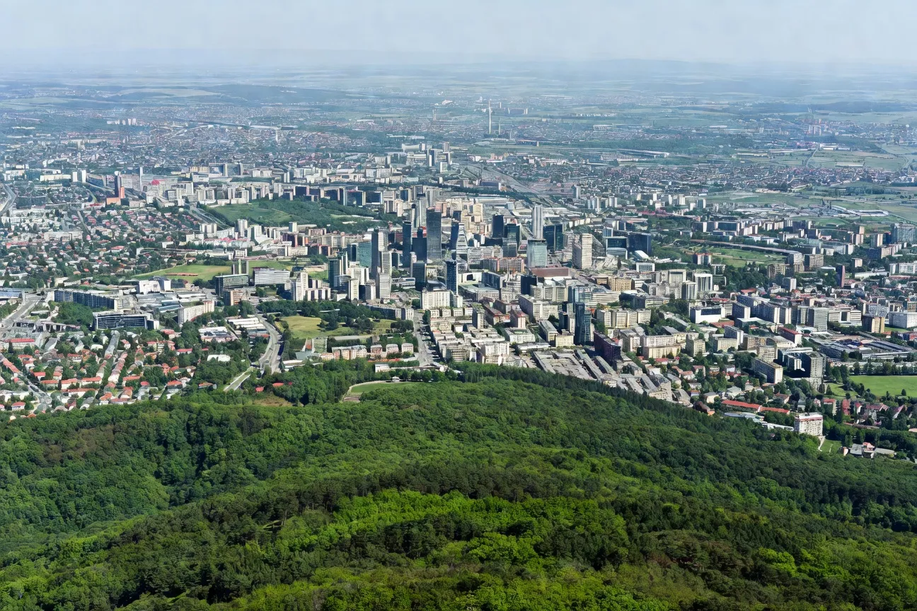 Vue panoramique sur Sofia depuis le mont Vitosha avec la ville étendue dans la vallée